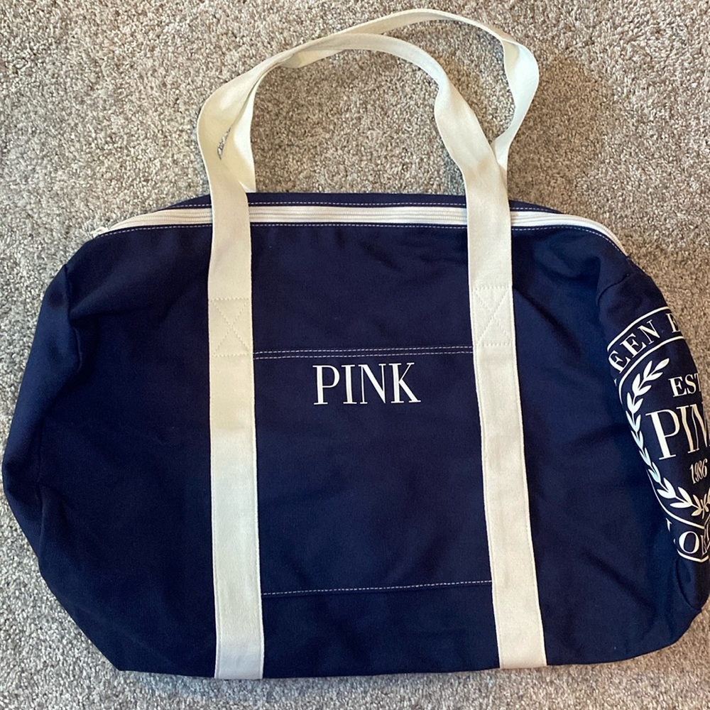 PINK duffel bag. Navy/white.